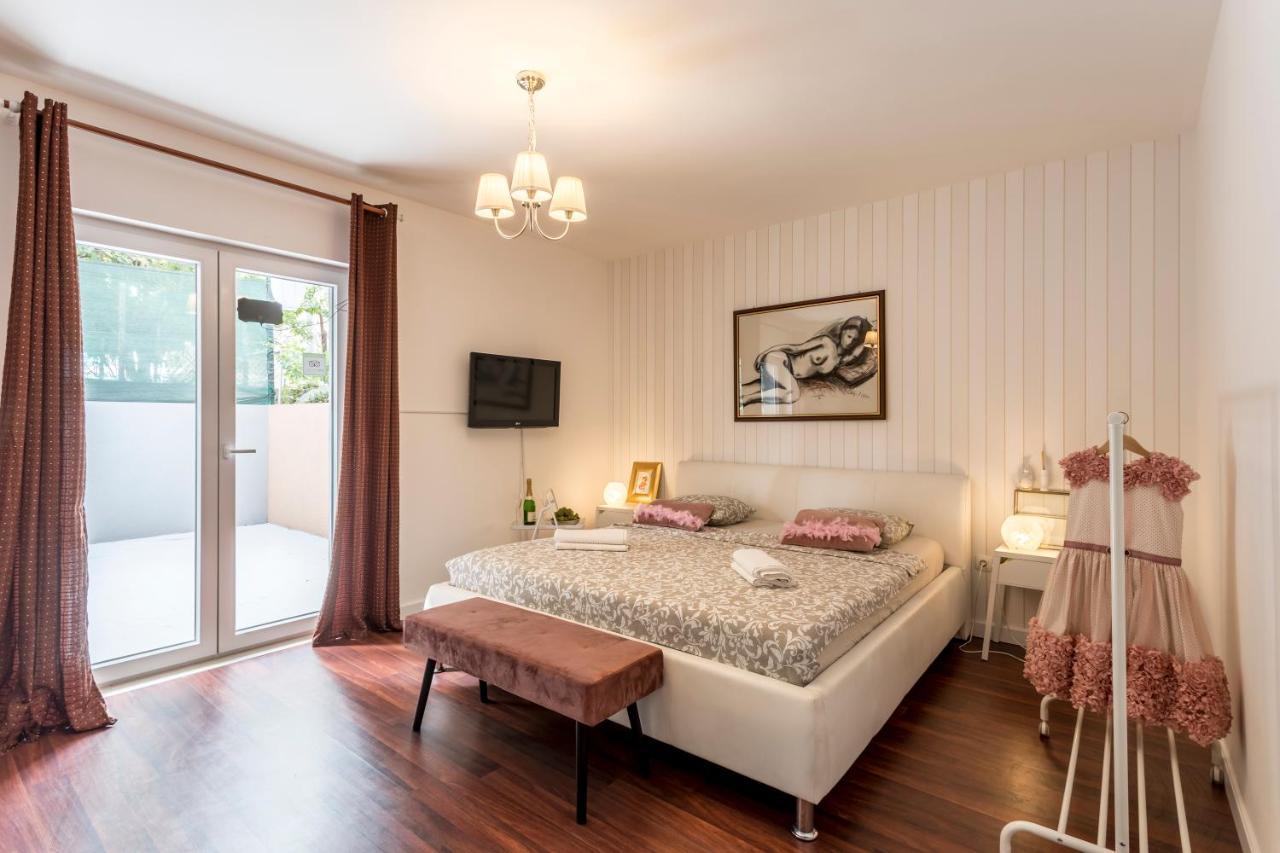 Dalmatian 230M2 With Pool And Garden Near The Old Town For Families Daire Split Dış mekan fotoğraf